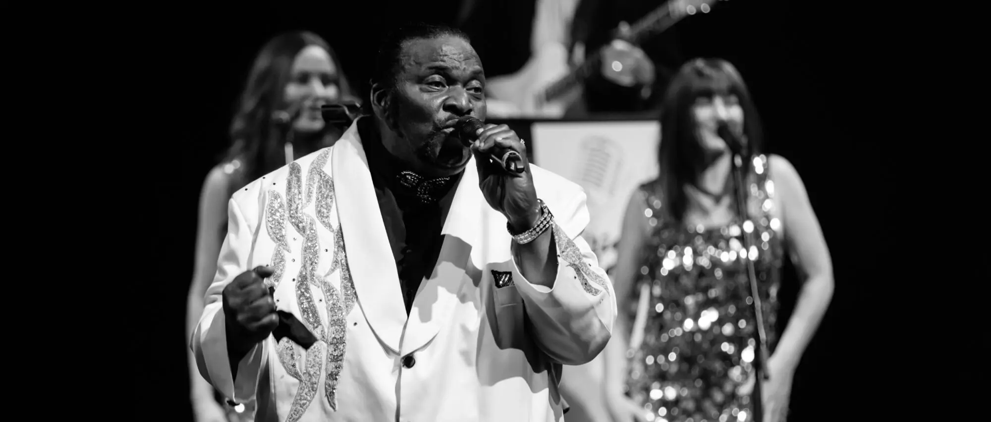 The Legend of Barry White – Let the Music Play!